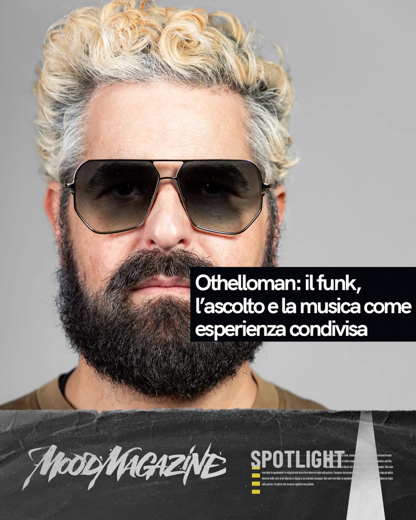 Per Othelloman la musica non è mai un processo solitario né un contenuto da consumare distrattamente. È incontro, fisicità, memoria e costruzione collettiva. Lo dimostra la storia de Il Suono della Città, brano nato quasi per caso da una linea di basso improvvisata da Saturnino e cresciuto attraverso gli scratch di DJ Delta, i cori registrati sul Sicilia Express e le voci recuperate da una performance davanti a migliaia di persone a Villa Bellini, a Catania. Da quella scintilla funk prende forma una conversazione più ampia sul valore dell’esperienza umana nella musica. Othelloman racconta il bisogno di alleggerire il dolore attraverso il groove, la scelta di sottrarre invece di accumulare e il rapporto tra studio e dimensione live. Ma parla anche di “Attraverso l’odio”, un’opera complessa che ha deciso di condividere con il pubblico prima della pubblicazione, attraverso incontri e listening session. Due progetti molto diversi che nascono dalla stessa convinzione: senza ascolto, presenza e partecipazione, la musica perde una parte essenziale del proprio significato.
